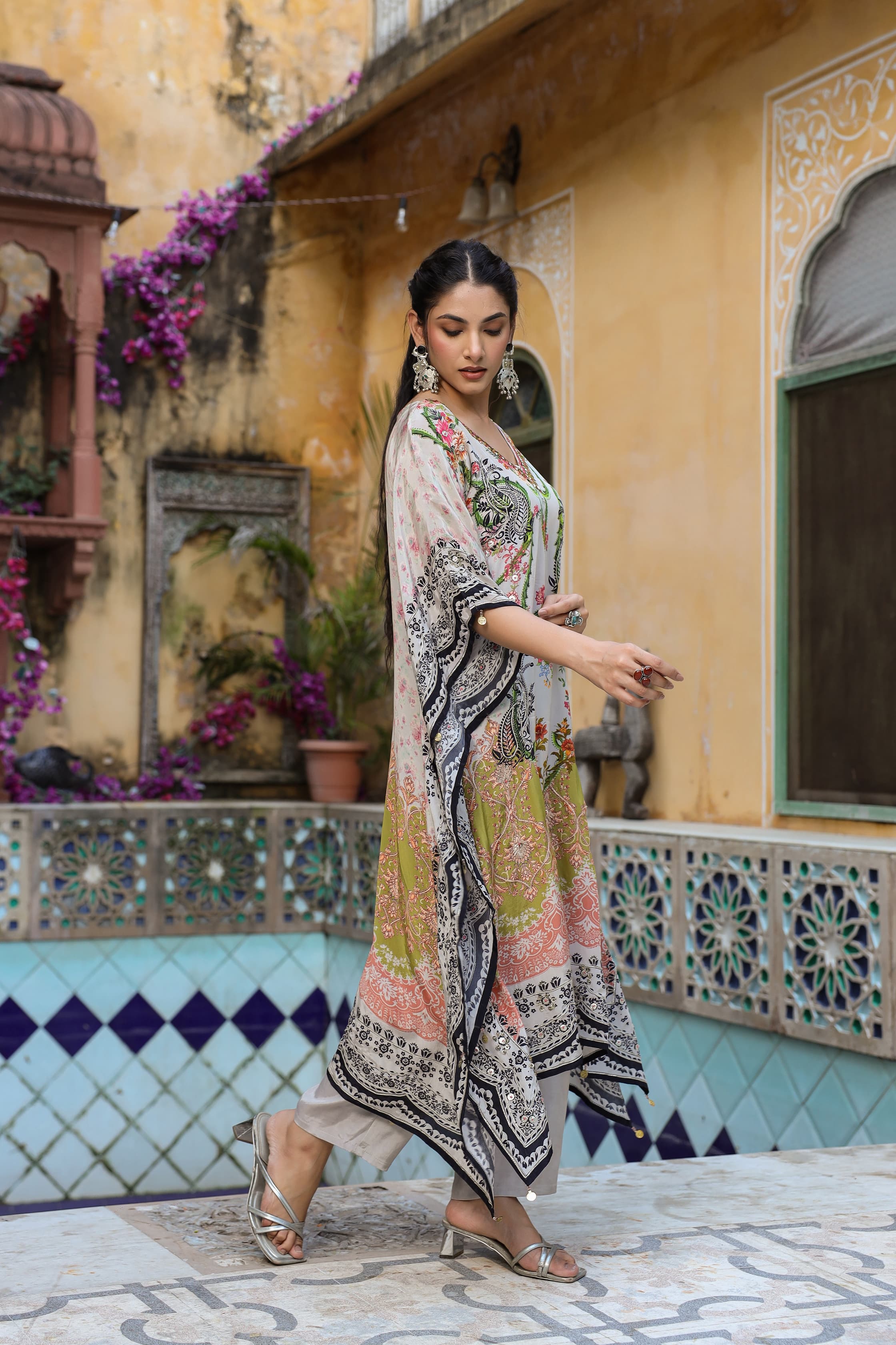 Kaara Embriodered Crepe kaftan set